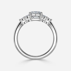Anillo de Compromiso Floral con Diamante Cultivado en Laboratorio de Corte Asscher de 2.5CT, Oro Amarillo de 14K, Venta al Por Mayor - Product Image 2