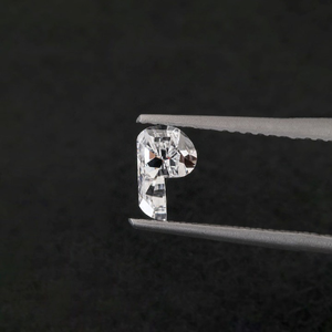 Diamant de laboratoire Luxira Export personnalisé 1 carat certifié IGI VVS, taille fantaisie légère, lettre P, diamant non monté pour la fabrication de pendentifs - Product Image 1