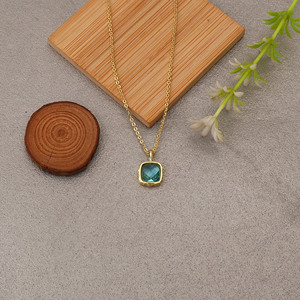 Collar con Colgante Solitario Chapado en Oro de 18k - Topacio Azul Suizo Corte Cojín - Cadena Delicada - Joyería Boho Elegante - Accesorios de Moda - Product Image 4