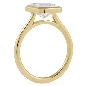 Bague de fiançailles solitaire moderne en or jaune 14 carats avec diamant de laboratoire CVD taille Radiant certifié IGI de 3,65 carats, sertie clos - Product Image 3