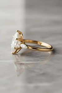 Bague de fiançailles de luxe en or 14 carats avec diamant de laboratoire taille marquise en grappe, bijoux fins, fabricant - Product Image 3