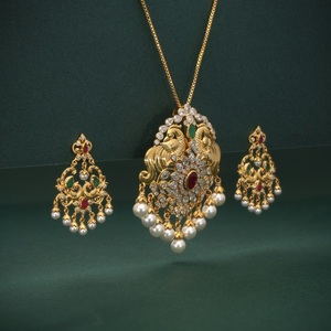 Collier pendentif vintage plaqué argent 925 avec moissanite taille émeraude, perles d'eau douce et chaîne serpent, bijoux de mariage unisexe - Product Image 1