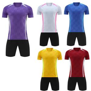 Uniforme Deportivo de Fútbol para Equipos Competitivos, Diseño Corto Estampado Personalizable, con Flujo de Aire Cómodo y Construcción Duradera - Product Image 4