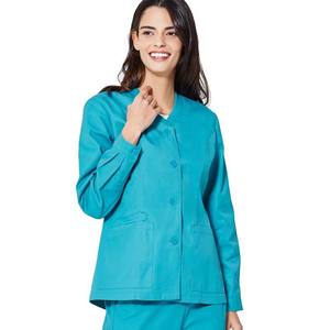 Blouse médicale avec tissu doux et respirant et coupe professionnelle élégante - Product Image 6