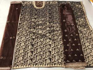 Ensemble Salwar Kameez 3 pièces pour femme, en soie jacquard lourde et georgette, avec broderies et manches longues, design Kurta. - Product Image 2