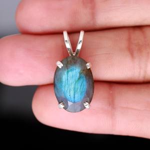 Colgante Minimalista de Labradorita Ovalada Natural en Plata de Ley 925, Joyería de Cristal Hecha a Mano, Certificado IGI, Regalo Étnico - Product Image 2