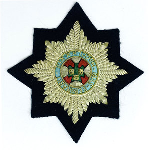 Badges brodés sur mesure de haute qualité avec des fils vibrants, des bords lisses, une construction fiable, en tissu toile - Product Image 3