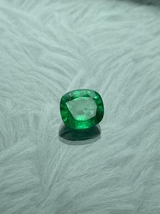 Émeraude naturelle zambienne de qualité supérieure, couleur vert vif, pierre facettée en forme de coussin, 4,34 ct, pour la fabrication de bijoux - Product Image 1