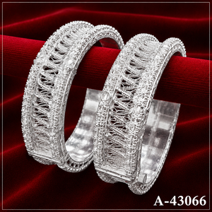 MOLL JEWELLERS Brazaletes de Novia con Grabado Floral Chapados en Oro de 24K con Cristal y Diamantes de Imitación para Mujer, Tendencia de Boda A-43060 - Product Image 6