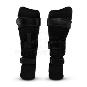 Protège-tibias pour hommes : Confort optimal, design léger, construction durable pour l'entraînement quotidien, forme flexible et facile à porter - Product Image 4