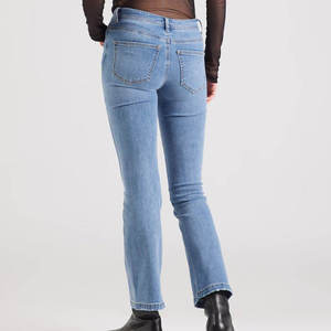 Jean Flare Longue en Denim Bleu Lavé de Haute Qualité pour Femme – Style Urbain Confortable - Product Image 2