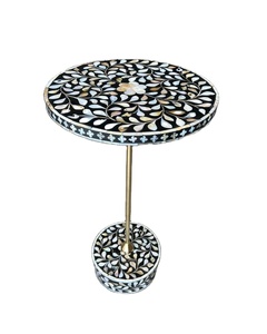 โต๊ะฝังมุกลายดอกไม้หรูหราโต๊ะข้างสำหรับห้องนอนคลาสสิกและห้องนั่งเล่น - Product Image 1