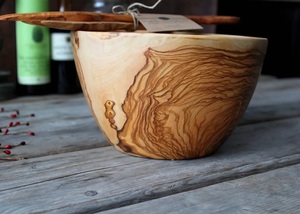 Bol à salade en bois fait main - Cadeau de cuisine personnalisé, écologique et durable pour elle, pour lui, anniversaire, mariage - Product Image 6
