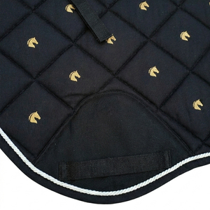 Ensemble de tapis de selle Crossedge Equestrian : Tapis de selle matelassé losanges motif léopard avec voile anti-mouches respirant en crochet et détails de finition à cordon. - Product Image 5