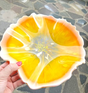 Grande corbeille à fruits décorative en résine, faite à la main, orange et jaune - Product Image 4