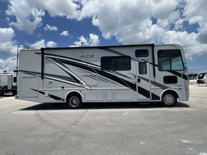 Used 2023 T-h-o-r A-c-e 29D Trailer - Product Image 6