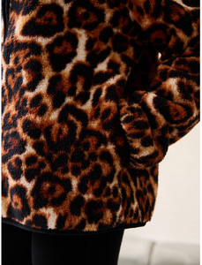 Sweat-shirt ample à col ras du cou brodé en molleton Sherpa de coton épais, demi-zippé, uni - Product Image 5