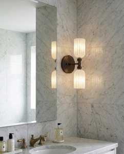 Applique murale traditionnelle en laiton avec abat-jour en verre givré, luminaire d'intérieur pour couloir et décoration intérieure - Product Image 4