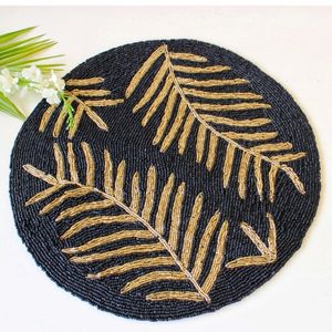 Mantel Individual de mesa con cuentas de inspiración floral con motivo de hojas radiantes intrincadamente hecho a mano en cuentas sutiles de oro y crema para boda - Product Image 5