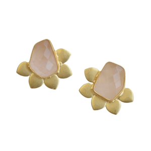 Boucles d'oreilles clous florales en laiton plaqué or faites à la main avec pierre semi-précieuse quartz rose, bijoux contemporains légers, vente en gros - Product Image 5