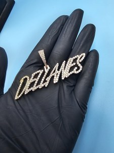 จี้เพชรโมอิสซาไนต์แท้ระดับพรีเมียม ดีไซน์ฮิปฮอป ประดับเงินแท้ 925 สลักชื่อหรือโลโก้ตามสั่ง ของขวัญสุดหรู - Product Image 5