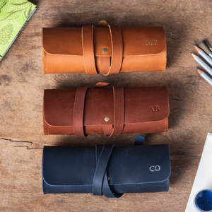 Estuche para Lápices de Cuero Genuino Personalizado, Portaplumas Hecho a Mano, Organizador de Lápices con Cierre de Botón y Correa, Al-Amir Hecho a Mano - Product Image 2