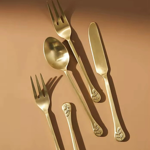 Cubiertos de diseño emocional que elevan las comidas compartidas a un nivel superior, convirtiéndolos en declaraciones de estilo memorables a nivel mundial. - Product Image 1