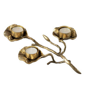 Candelabro de latón con diseño floral para velas, ideal para bodas, eventos festivos, moderno, con acabado metálico dorado, para decoración del hogar y mesas. - Product Image 1