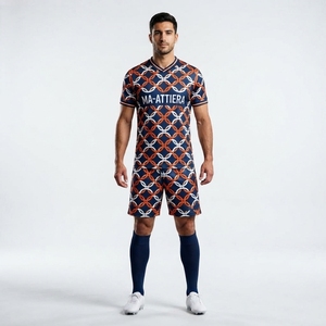 Ensemble d'uniformes de football personnalisés à motif géométrique bleu marine, orange et blanc, respirant, maillot de football à manches courtes et short - Product Image 1