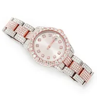 Montre ronde personnalisée avec cadran intelligent unique pour homme, entièrement pavée de diamants et de moissanite, en argent.