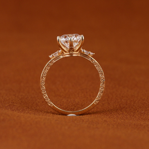 แหวนหมั้นเพชรทรงกลมวินเทจ เพชรเลี้ยงในห้องปฏิบัติการ ทองคำแท้ 14K ดีไซน์ลายดอกไม้ แหวนสัญญาสำหรับผู้หญิง รับรองโดย IGI - Product Image 6