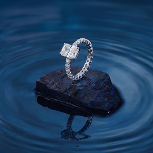 Anillo de compromiso solitario con diamante radiante cultivado en laboratorio, banda de eternidad de oro blanco, anillo nupcial, joyería fina de lujo, regalo para mujer - Product Image 5