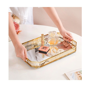 Plateau de service en métal unique fait à la main poignées cuisine moderne Table à manger accessoire vaisselle plateaux en métal accessoire Unique pour - Product Image 1