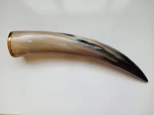 Corne à boire élégante en corne de bœuf naturelle, fabriquée à la main, avec support, style viking, gobelet à bière poli, à prix abordable - Product Image 3