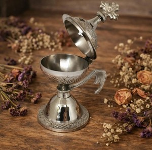 Quemador de incienso de latón con acabado plateado y asa |   Quemador de incienso Loban Dhoop de estilo vintage |   Portafragancias Decorativo para el Hogar - Product Image 3