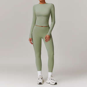 Ensemble de yoga respirant aux couleurs personnalisables, débardeur tendance à découpes et pantalon taille mi-haute à bretelles ajustables effet push-up, séchage rapide - Product Image 2