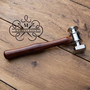 Mortal Saga Marteau de réflexion de style viking luxueux, manche en bois d'ash, acier au carbone, finition polie, design polyvalent et durable - Product Image 3