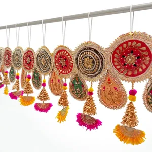 พวงประดับตกแต่งแบบอินเดียดั้งเดิม พร้อมลวดลายปักวงกลมสีสันสดใส พู่ห้อยสีทอง และรายละเอียดการตกแต่งแบบแขวนสำหรับเทศกาลต่างๆ - Product Image 6
