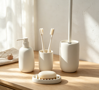 Ensemble d'accessoires de salle de bain 4 pièces Home Basics Decor au design mat, durable, avec distributeur de lotion et porte-savon
