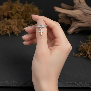 Anillo de Eternidad con Cruz Colgante de Circonita Cúbica de Colección Premium, Anillo de Boda Redondo de Plata de Ley 925, Joyería de Aniversario y Boda - Product Image 3