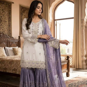 Ensemble Sharara en soie Chinon de créateur avec dupatta richement brodée – Collection pour occasions spéciales - Product Image 1