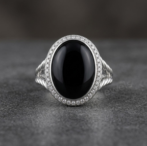 Anillo de Plata de Ley 925 con Baño de Rodio, Estilo Vintage, con Ónix Negro Ovalado de 10x14 mm, Engaste en Bisel, para Uso Diario, Unisex - Product Image 1