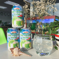 Natuurlijke dranken Kokoswater met vruchtvlees 330ML fles/groothandel ISO GMP gecertificeerd Gratis monster Lage minimale bestelhoeveelheid