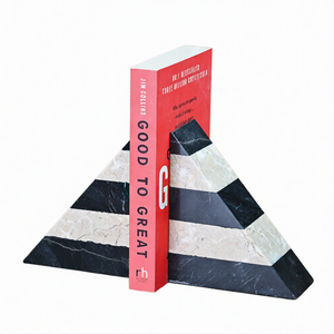 Décoration d'intérieur, porte-livres en marbre noir et beige sur mesure avec design gravé et emballage personnalisé - Product Image 1