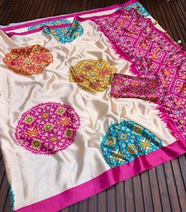 Sari de Seda Satinada Premium con Estampado Digital y Borlas Preconfeccionadas, Elegante Prenda Étnica Tradicional para Mujer - Product Image 1