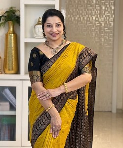 Sari de Seda Amarillo con Borde Negro, Ropa Tradicional India y Pakistaní para Bodas, para Todas las Temporadas, 85169 TWT 1095 - Product Image 4