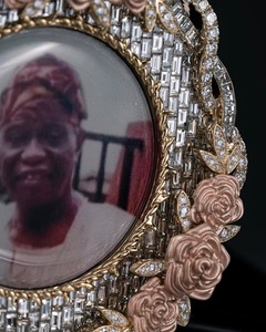 จี้รูปดอกกุหลาบโรสโกลด์สุดโรแมนติก ประดับเพชรโมอิสซาไนต์ทรงบาแกตต์ สำหรับผู้หญิง เครื่องประดับงานแต่งงาน จี้รูปภาพตามสั่ง - Product Image 4