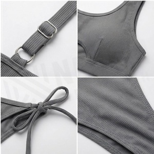 Conjunto de bikini de 2 piezas para mujer, top bandeau con cuello redondo en gris liso con detalle hueco y braguita tipo tanga con cordón ajustable - Product Image 4