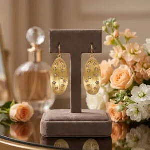 Pendientes Jhumka Hechos a Mano en Plata 925 Chapada en Oro de 18K con Forma de Corazones para Mujer, con Circonita, Certificados por Terceros, para Regalo de Boda o Fiesta - Product Image 4