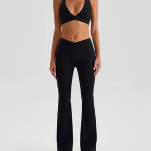 Soutien-gorge de sport sans couture pour femme, col en V profond, maintien moyen, haut de yoga, noir uni - Product Image 4